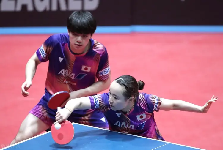 波兰队力克瑞典队，马龙关键制胜