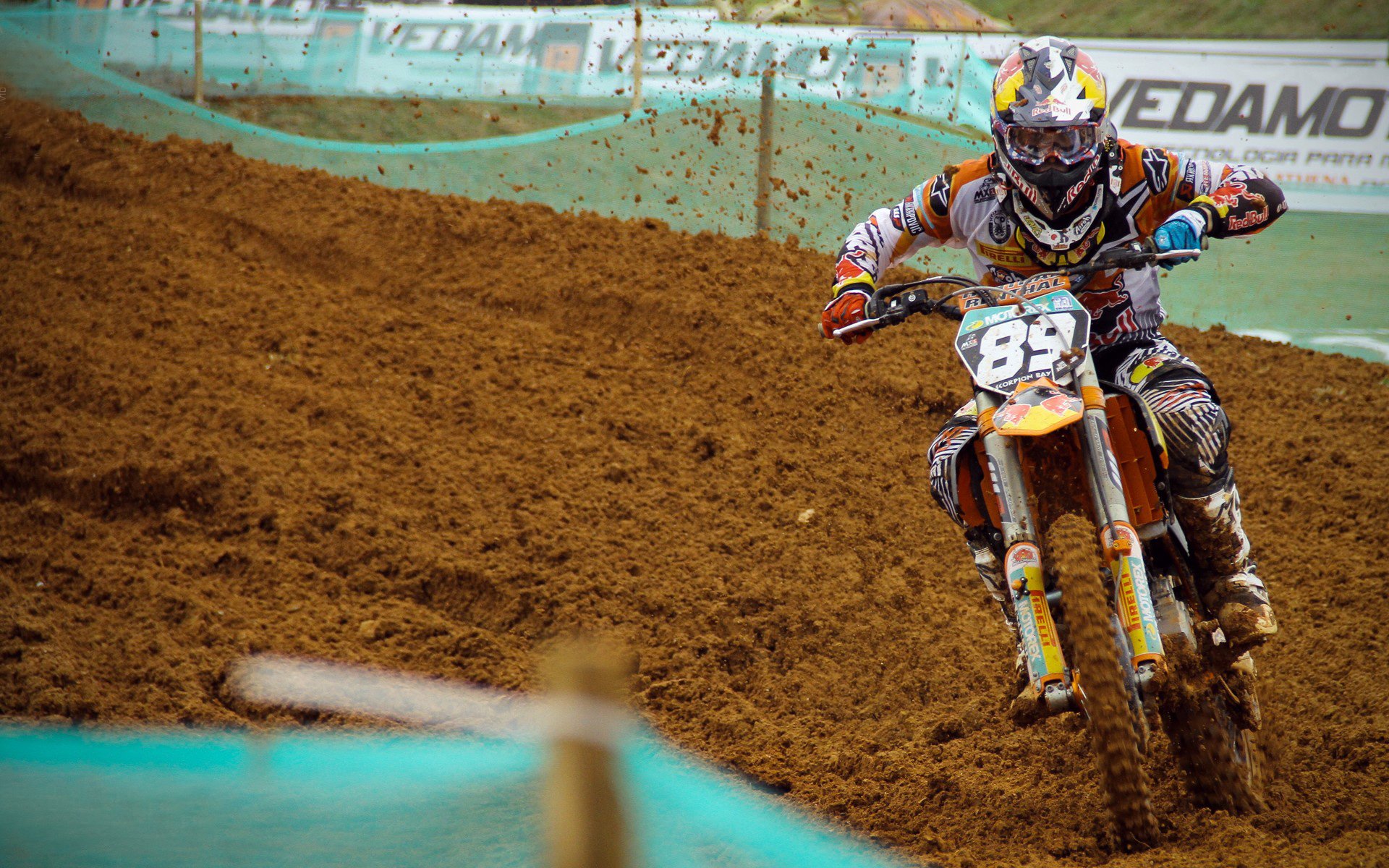 加维撕裂黑夜，安哥拉封锁令下诺坎普失声