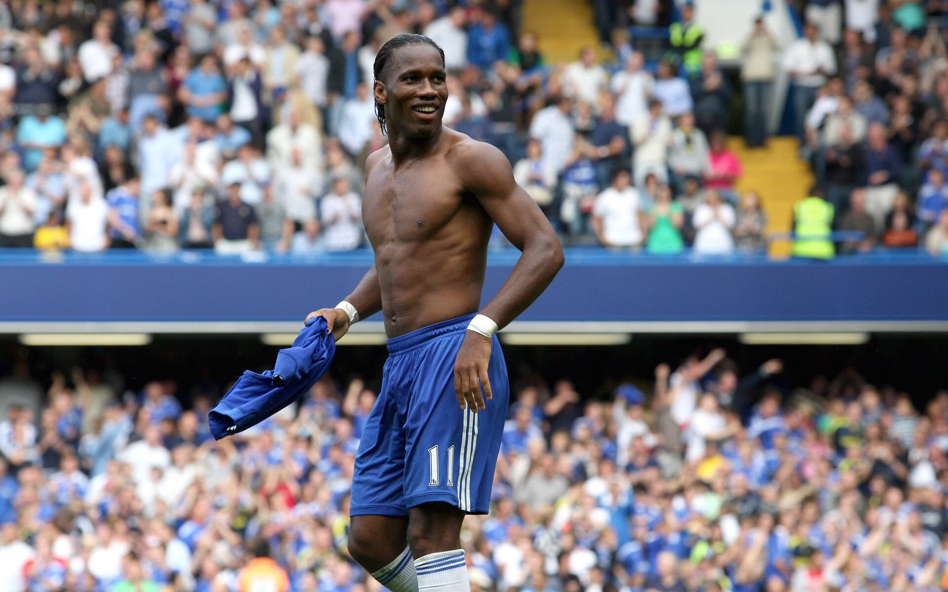 东决关键战之夜,莱万舞台越大越强